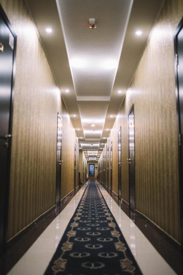 Iris Hotel Chişinău Extérieur photo