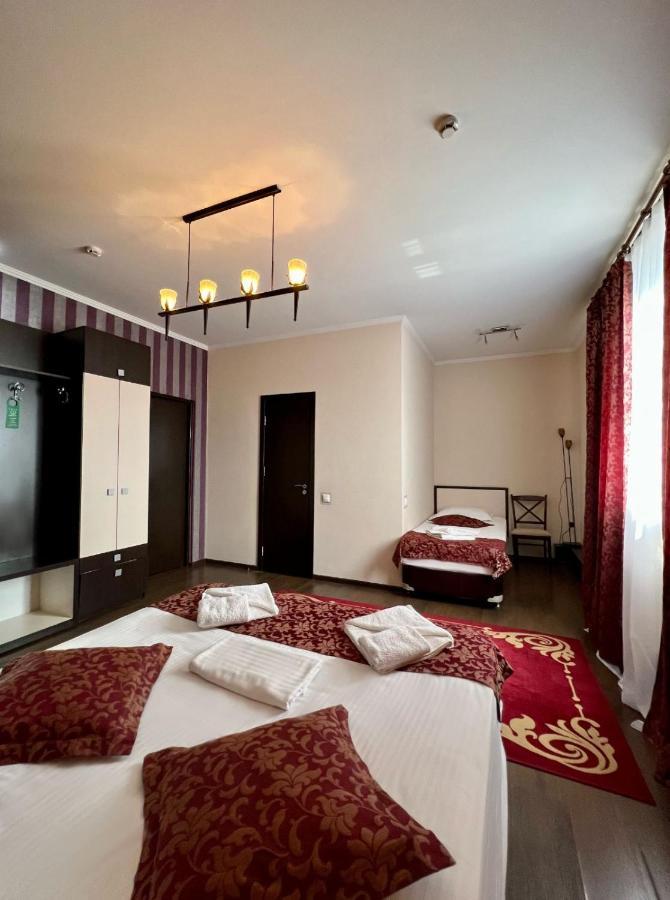Iris Hotel Chişinău Extérieur photo