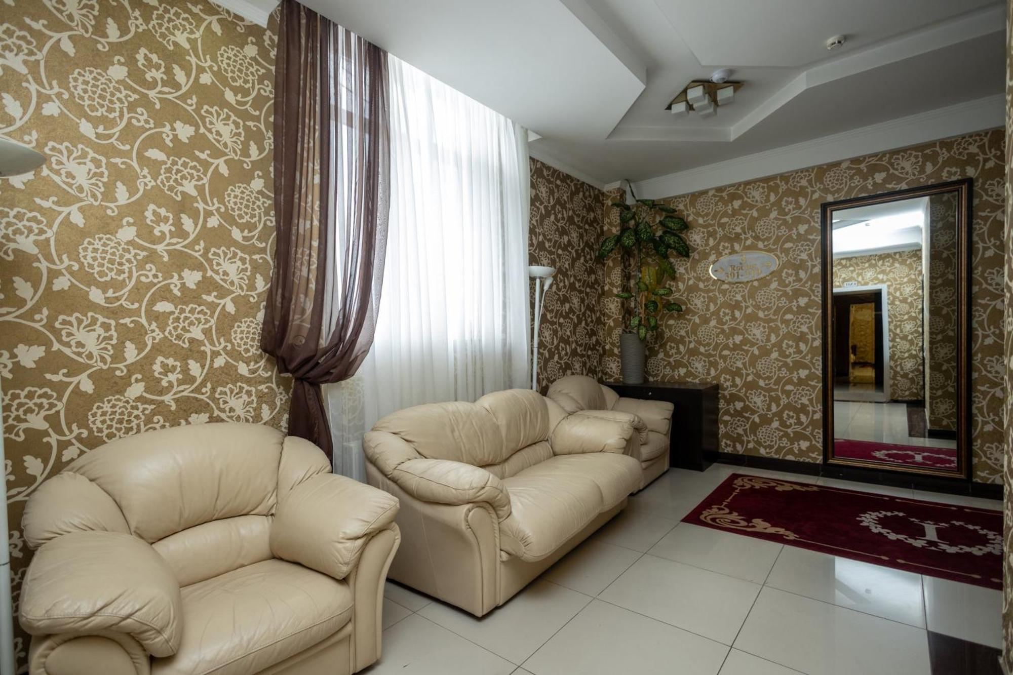 Iris Hotel Chişinău Extérieur photo