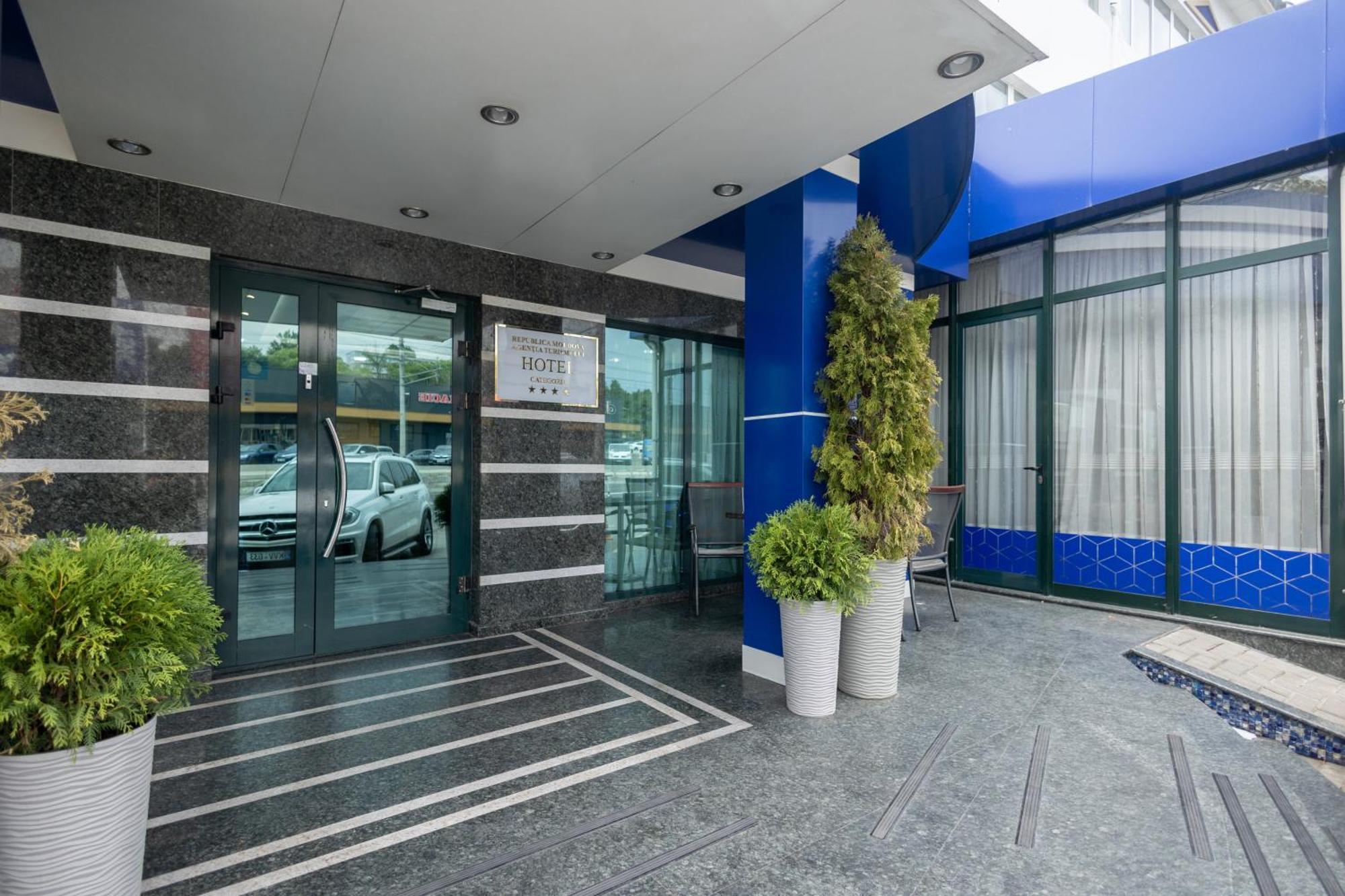 Iris Hotel Chişinău Extérieur photo