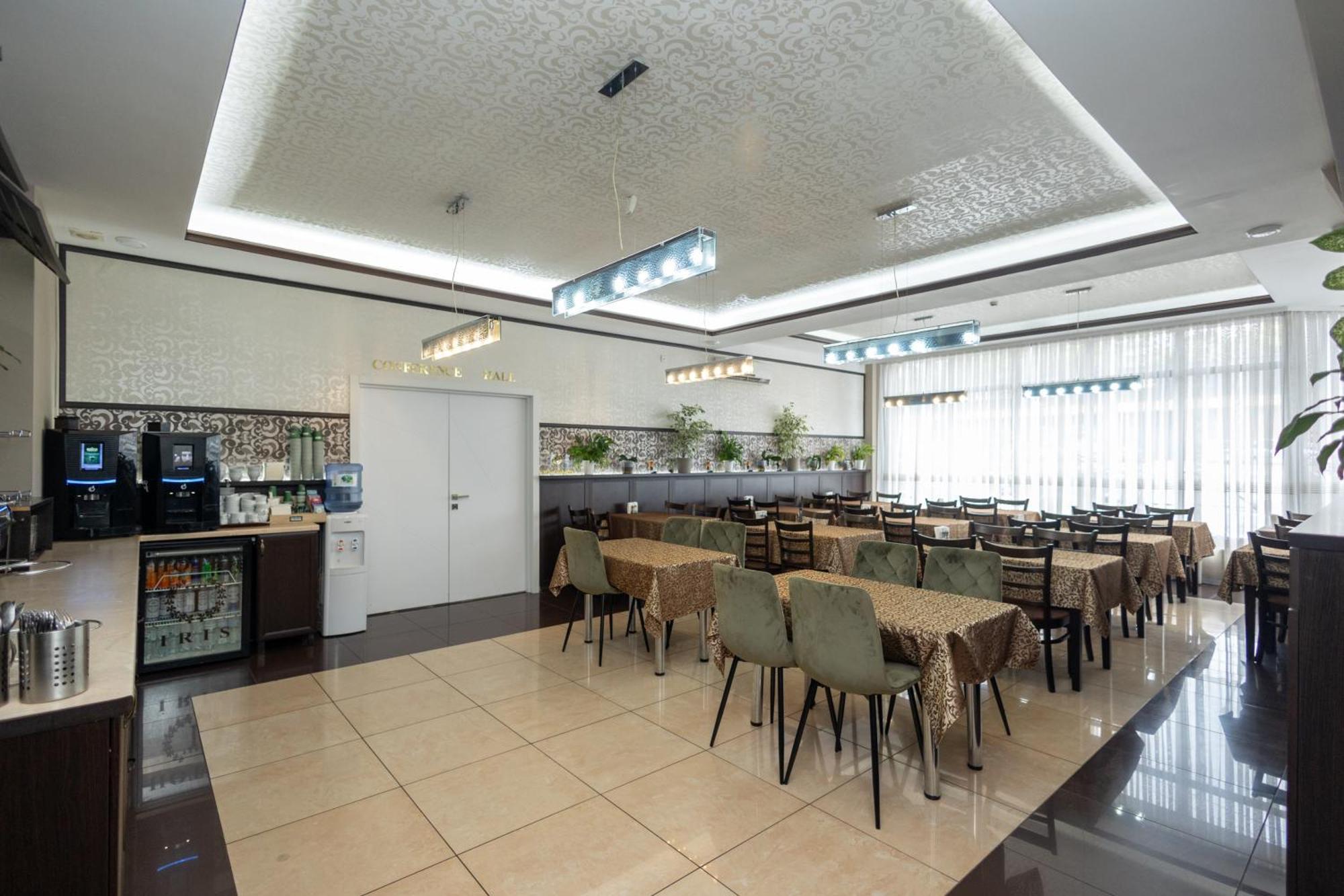 Iris Hotel Chişinău Extérieur photo