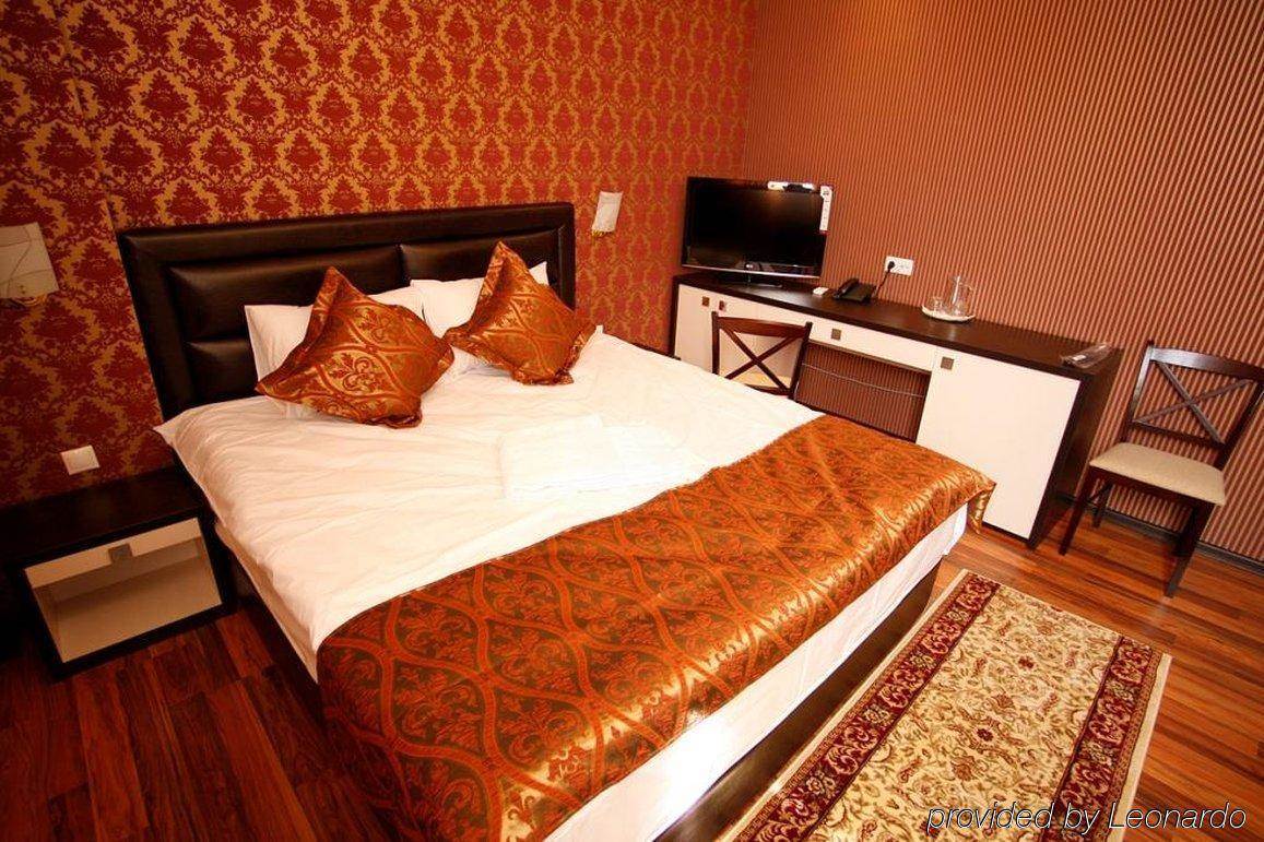 Iris Hotel Chişinău Extérieur photo