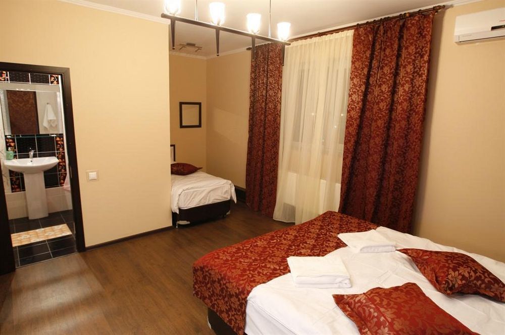 Iris Hotel Chişinău Extérieur photo