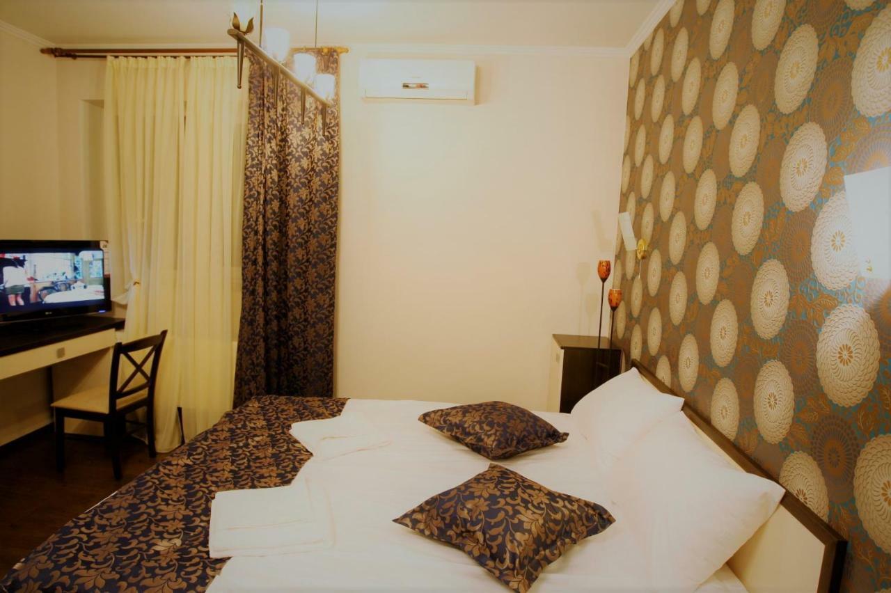 Iris Hotel Chişinău Extérieur photo
